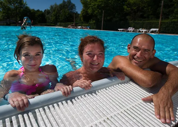 Camping Des Lacs*** Celles-sur-Plaine